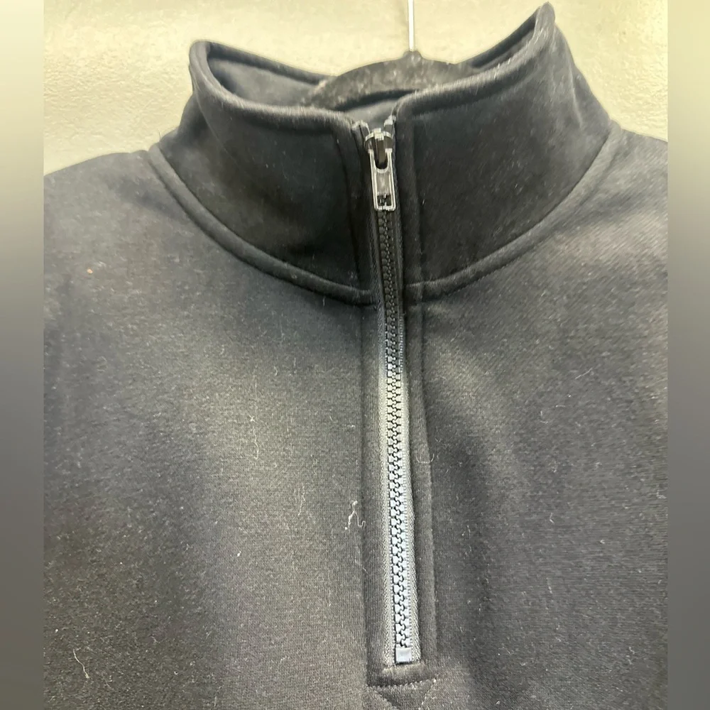 Men's Black Half-Zip Sweater <<15>>